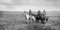 29. A pígen (Piegan) indiántörzs három törzsfőnöke (1900). A pígen a feketelábúak (Blackfeet) törzsszövetségének egyik törzse volt. (javítás)/(csere)
