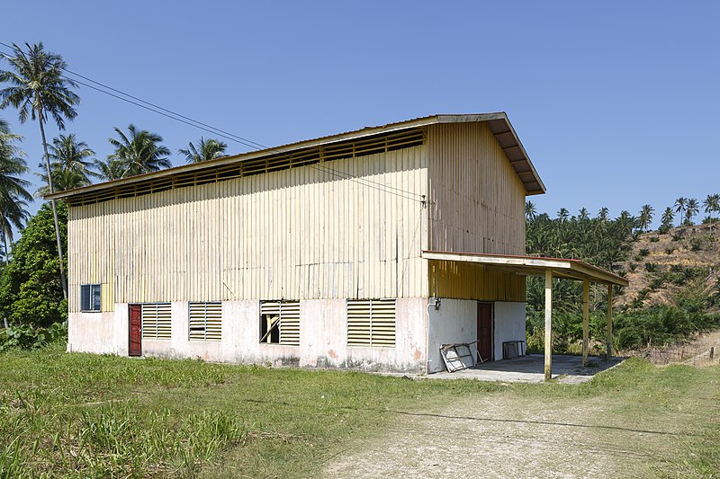 File:Tiga-Papan Sabah Dewan-Serbaguna-01.jpg