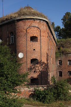 Toruń, fort Bramy Lubickiej, ul. Chłopickiego 1-7 (2) (OLA Z.).JPG