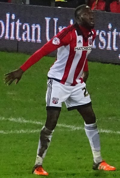 Diagouraga playing for Brentford in 2015