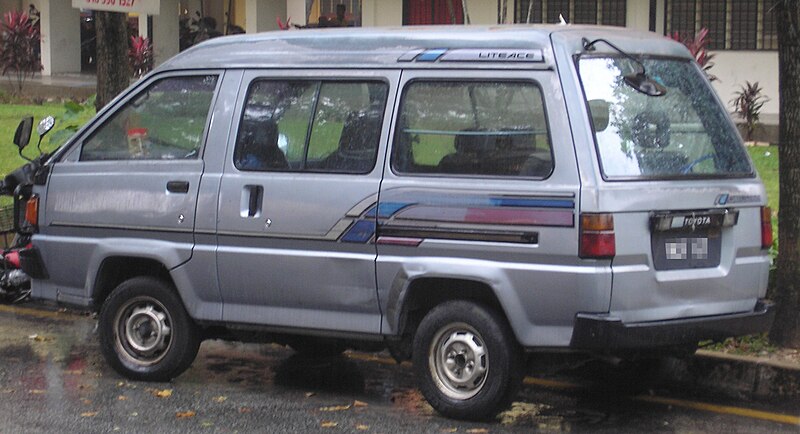 File:Toyota Liteace (third generation, first facelift) (rear), Kuala Lumpur.jpg