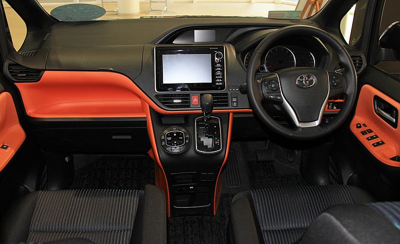 File:Toyota Voxy R80 interior.jpg