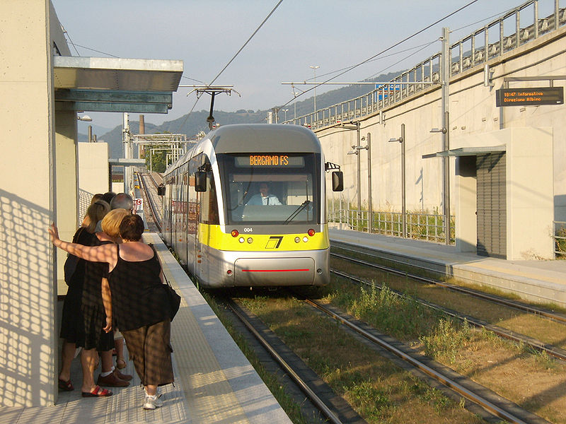 File:Tram delle Valli a Pradalunga.JPG