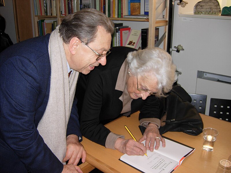 File:Tullia Zevi e Mario De Siati.jpg