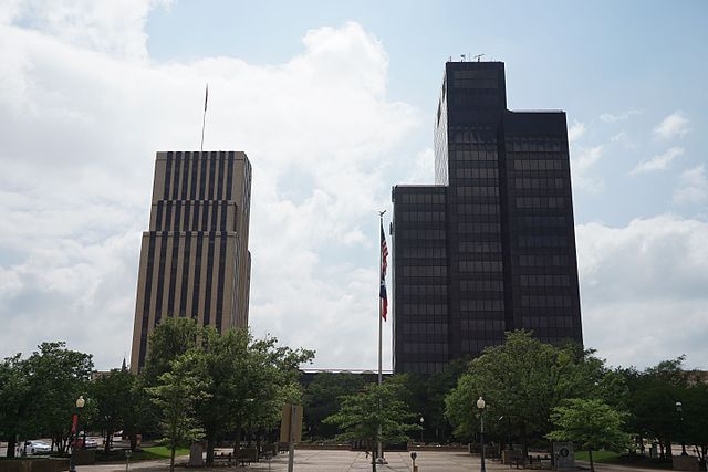 Image: Tyler May 2016 42 (People's Petroleum Building and Plaza Tower)