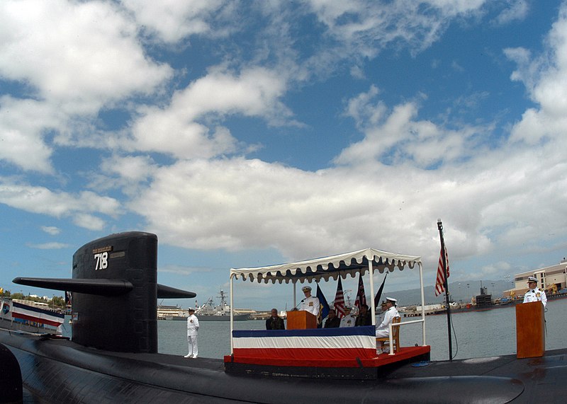 File:US Navy 060415-N-3286G-080 Commander, U.S. Seventh Fleet Vice Adm. Jonathan Greenert, speaks during the farewell ceremony for the fast attack submarine USS Honolulu (SSN 718).jpg