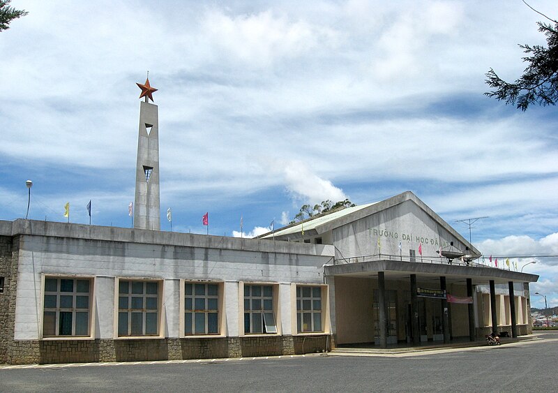 File:University of Da Lat 11.JPG