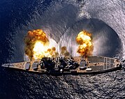 戦艦「アイオワ」の艦砲射撃