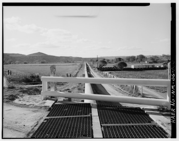 File:VIEW WEST FROM BRIDGE - Fruitland Irrigation Project, Yellowman Siphon, Nenahwezad Chapter House Vicinity, Fruitland, San Juan County, NM HAER NM,23-FRUL.V,1A-3.tif