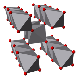 Vanadium(IV)-oxide-3D-polyhedra.png