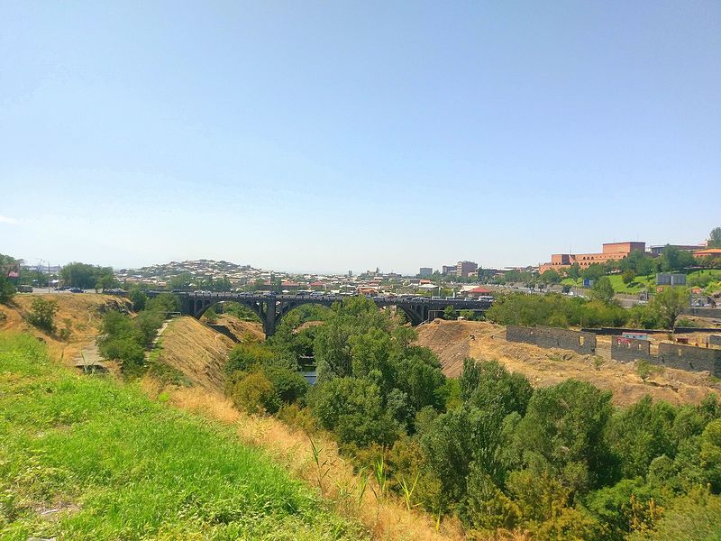 File:Victory Bridge, Yerevan 0314.jpg