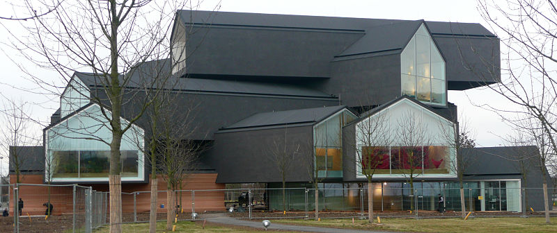 File:VitraHaus in Weil am Rhein 4.JPG