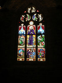 La baie du transept sud, représente plusieurs scènes de la vie de saint Antoine.