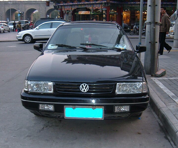 File:Volkswagen Santana 2000 in Xi'an.jpg