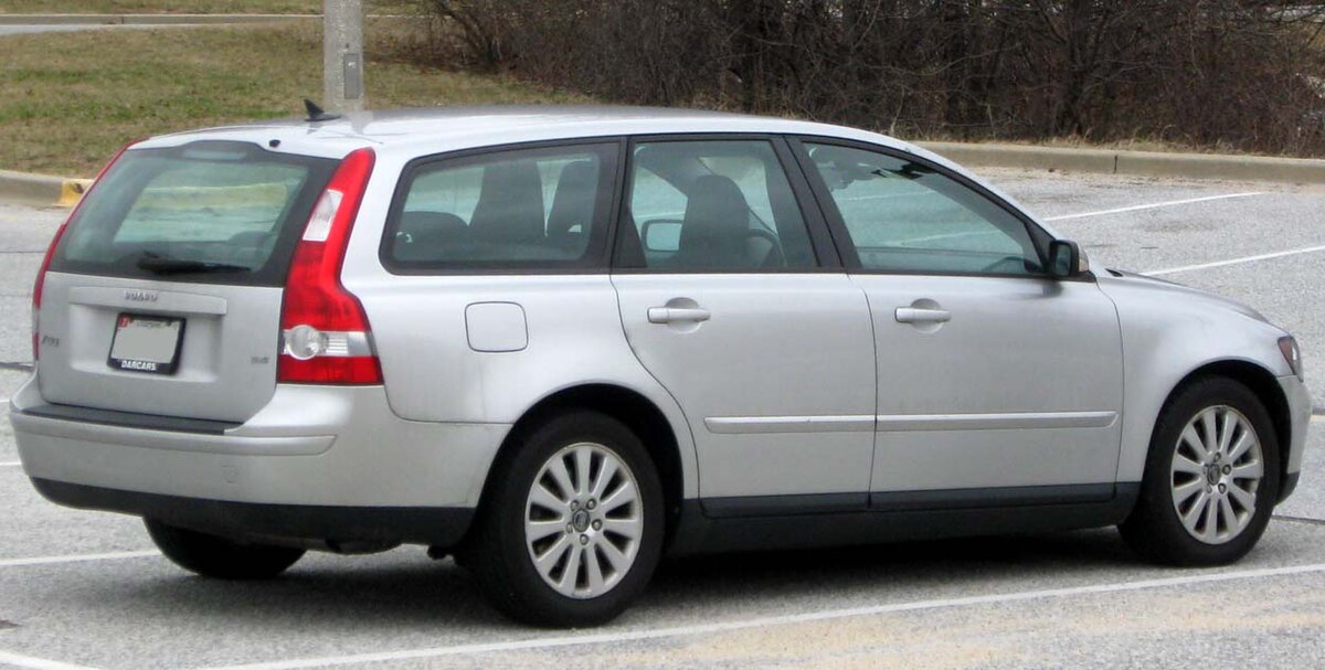 File:Volvo V50 R-Design (Facelift) – Frontansicht, 12. März 2011