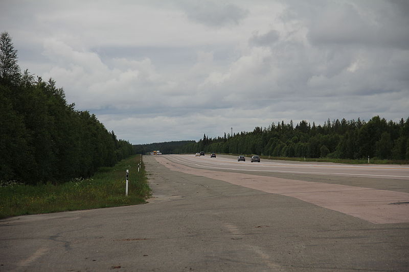 File:Vuojärvi highway strip 1.JPG