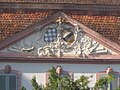 Portal von Schloss Liel 2011 mit Allianz-Wappen