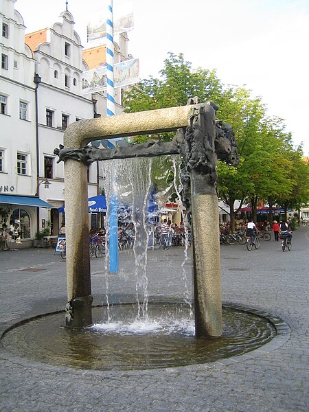 File:Weiden i.d.OPf. Unterer Markt Brunnen Denis Apel 2.JPG