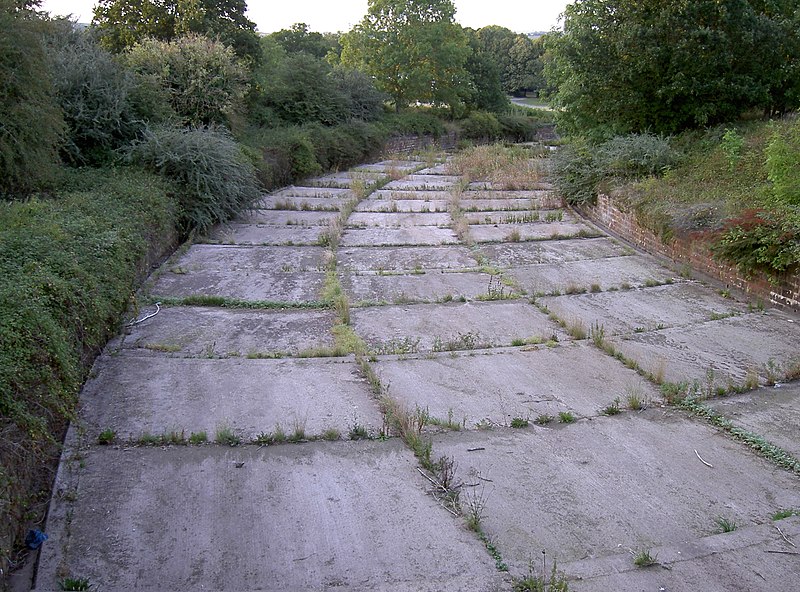 File:Weir - geograph.org.uk - 2007767.jpg