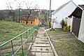 Čeština: Západní pohled na schody spojující ulice Podloučky a Domky v Hrotovicích, okr. Třebíč. English: West view of steps connect Podloučky nad Domky street in Hrotovice, Třebíč District.