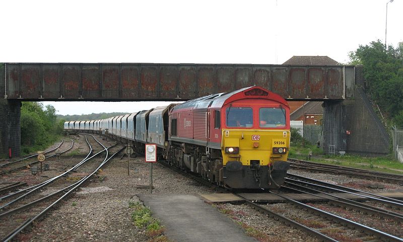 File:Westbury - DB Cargo 59206 with empty stone train.JPG