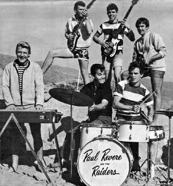 Where the Action Is photo of Dick Clark with the group in 1966. Front L–R: Paul Revere, Clark, and Mike Smith. Back L–R: Drake Levin, Phil Volk, and M