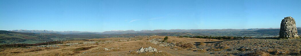 Northerly panorama from Lord's Seat (the summit of Whitbarrow Scar), extending from Old Man of Coniston to the Howgill Fells Whitbarrow Scar.jpg