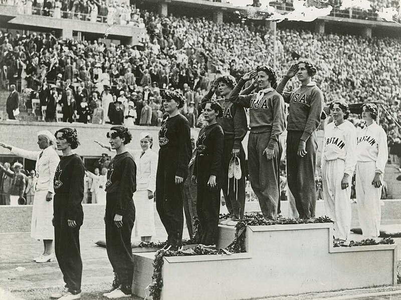 File:Women's 4 × 100 Metres Relay, Medal Presentation, 1936 Summer Olympics, Berlin, Germany, August 1936.jpg