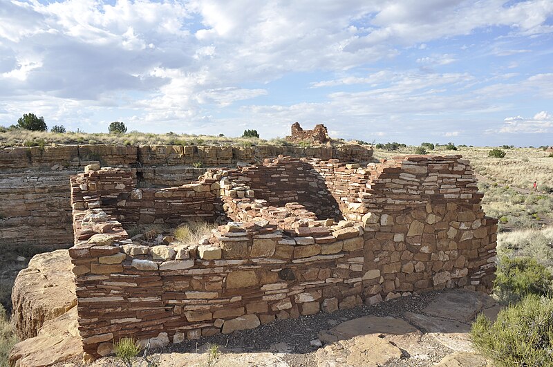 File:Wupatki National Monument - Box Canyon dwellings - 04.JPG