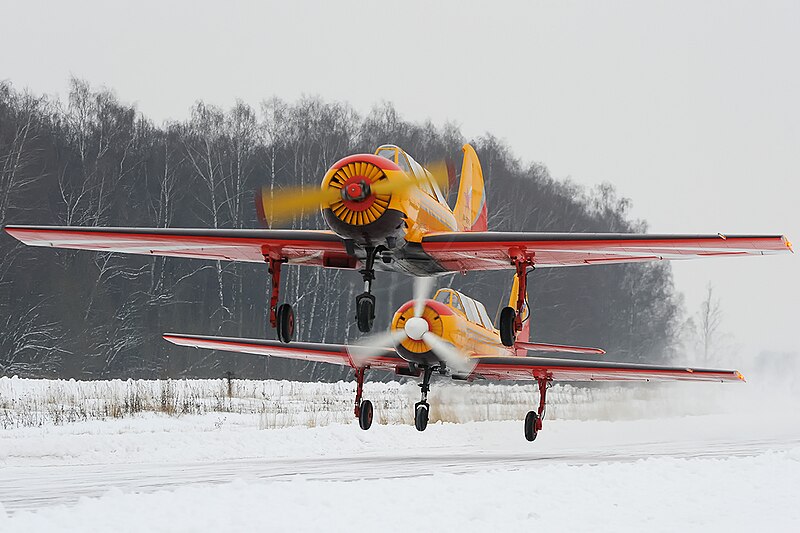 File:Yak-52 in flight. (4260343784).jpg