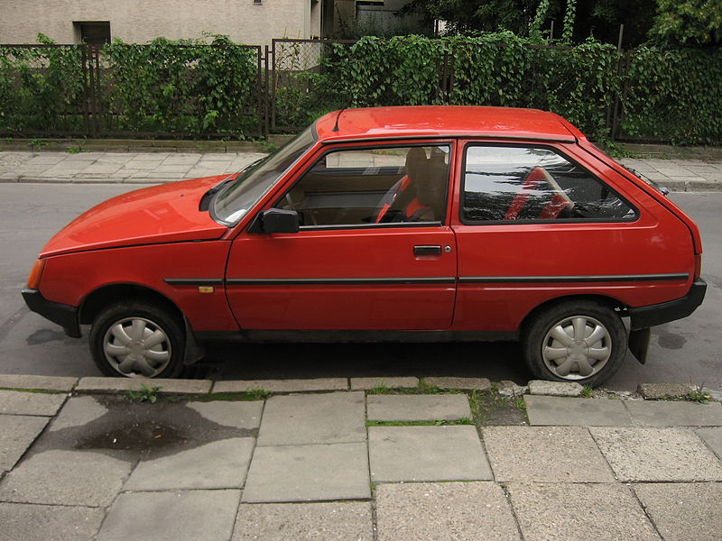 File:ZAZ 1102 Tavria in Kraków (4).jpg