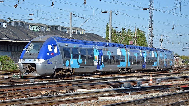 File:Z 27667-68 à Amiens - 16 avril 2014.jpg