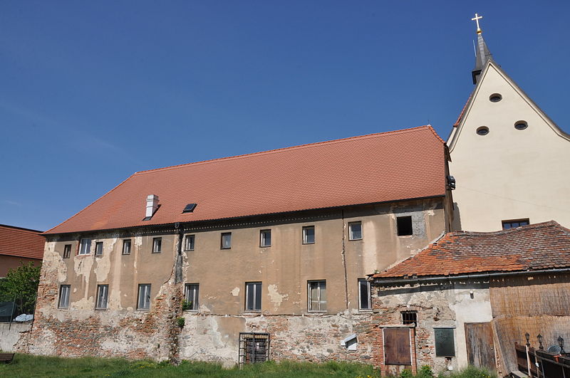 File:Znojmo-kapucínský-kostel-zezadu2015.jpg