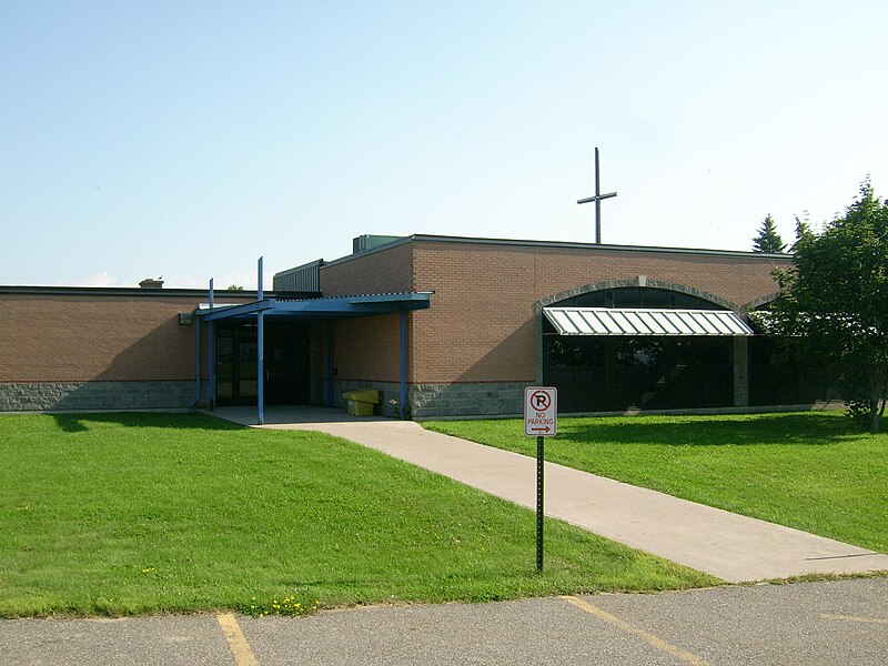 File:École secondaire Notre-Dame-des-Grands-Lacs 3.JPG