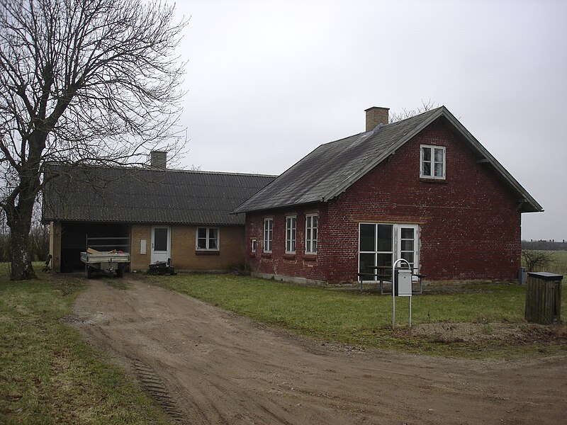 File:ØrnstrupHoldepladsSV.JPG