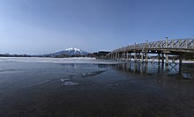 岩木山と廻堰大溜池と鶴の舞橋