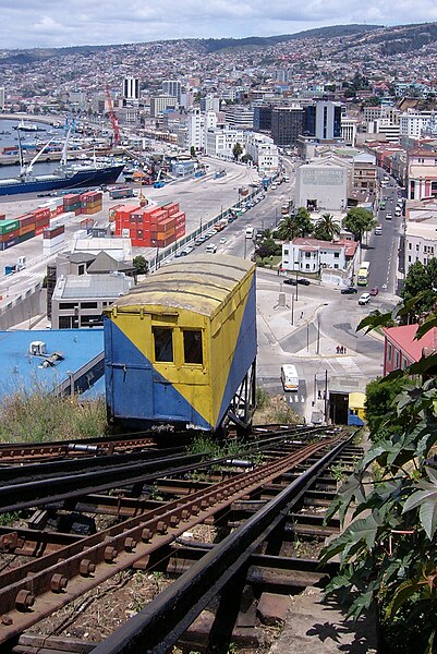 File:02-190 Valparaiso - Vina.JPG