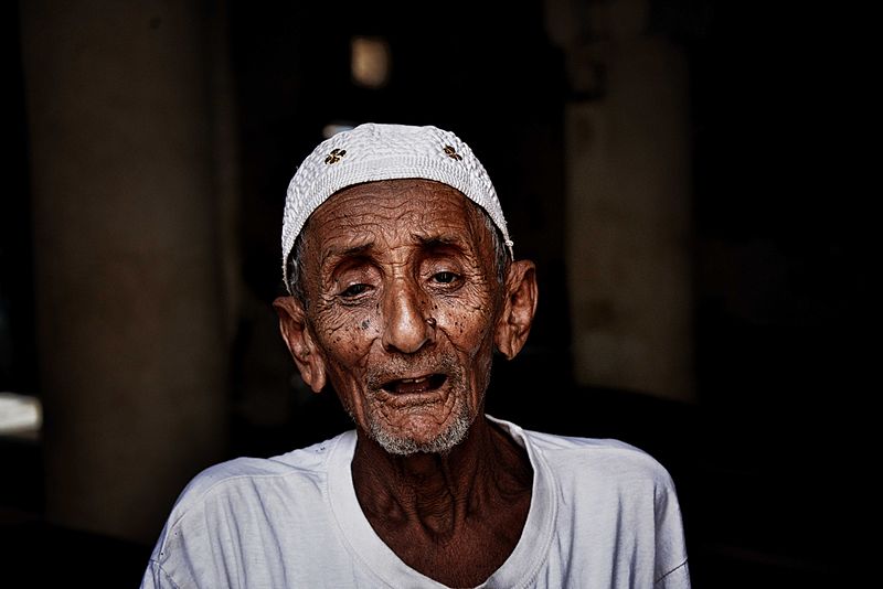 File:103 year old Yemeni Man (10511762405).jpg