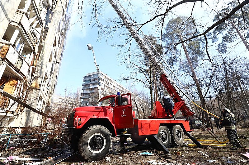 File:16-storey house in Sviatoshynskyi District after shelling on 15 March 2022 (37).jpg