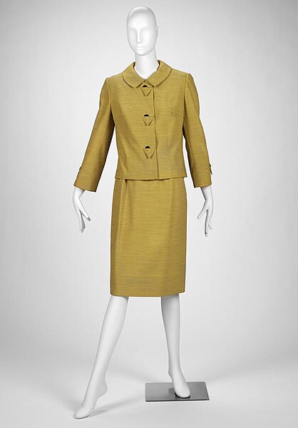 File:1959 Irene skirt suit, striped wool and silk 01.jpg