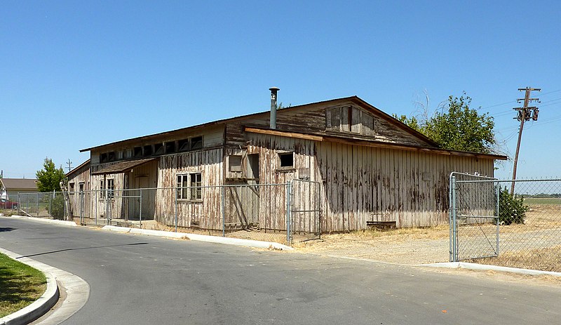 File:2009-0820-WeedpatchCamp-CommunityHall.jpg