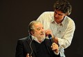 Pupi Avati no palco com Alfredo Cavazzoni