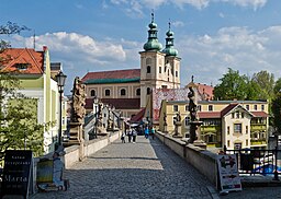 Den gotiska bron och S:ta Mariakyrkan i Kłodzko.