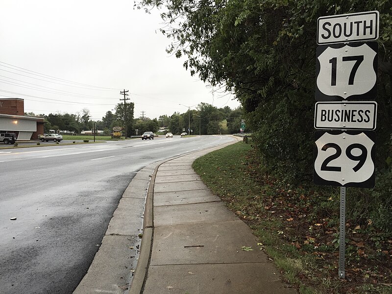 File:2016-09-29 18 00 28 View south along U.S. Route 17 Business and U.S. Route 29 Business (Shirley Avenue) between U.S. Route 211 (Frost Avenue) and Hospital Drive in Warrenton, Fauquier County, Virginia.jpg