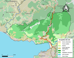 Barevná mapa znázorňující využití půdy.