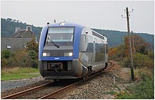 Un autorail X 73500 aborde Lancerf à destination de Paimpol