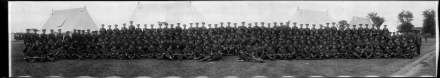 Czarno-białe zdjęcie żołnierzy