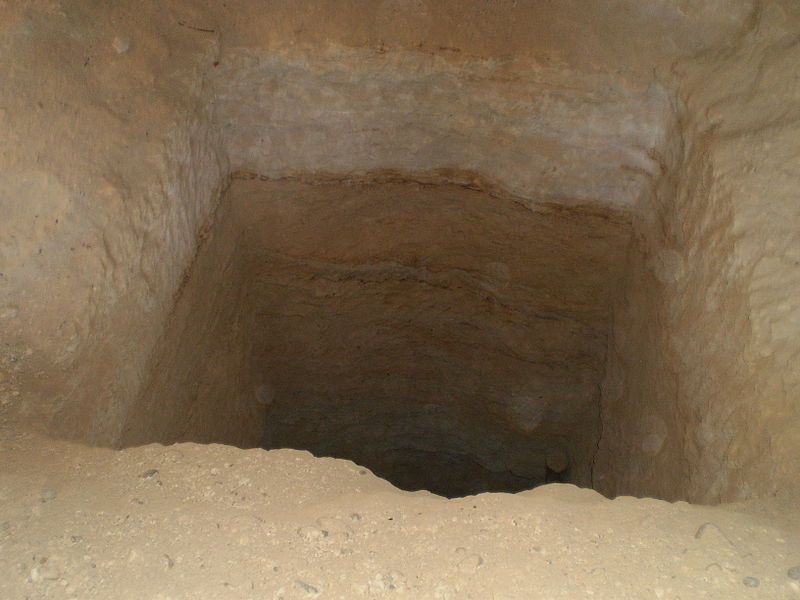 File:Abandoned Mine Shaft At Phantom Falls.jpg