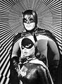 Adam West și Yvonne Craig ca Batman și Batgirl (1967)