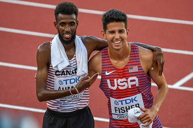 Ahmed (left) at the 2022 World Athletics Championships